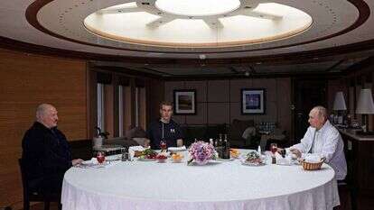 לוקשנקו ובנו קוליה עם פוטין ,השבוע. | AFP