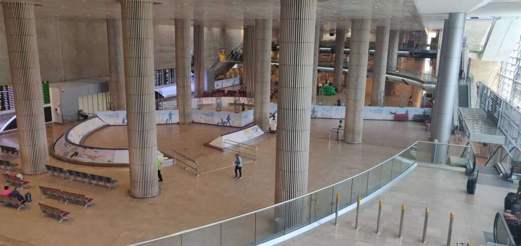 אולם הנוסעים הנכנסים. | מיכאל טוכפלד