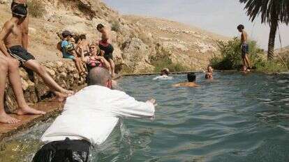 "גדרי הצניעות של הגבר גמישים ומותאמים לכל מקרה לגופו". מתרחצים בעין פארה | מרים צחי