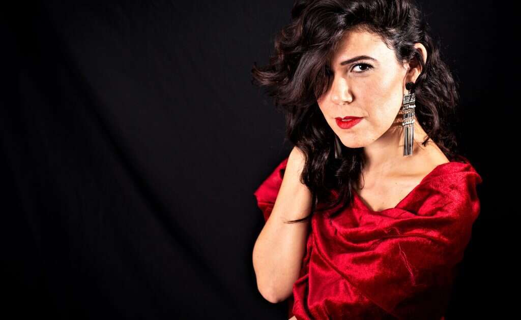 ינית אסולין. | שירה זיו