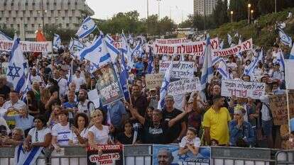 הפגנת ימין במחאה על הקמת ממשלת בנט־לפיד, אתמול בקריית הממשלה בירושלים. | יונתן זינדל, פלאש 90