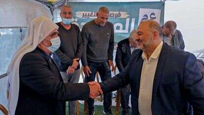 עבאס בביקור בכפר מע'אר, מרץ 2021. | AFP