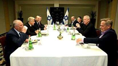 אל תתרגלו, זה לא יימשך יותר מדי. ראשי סיעות הקואליציה המיועדת. | רענן כהן