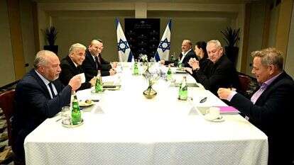 ראשי המפלגות של הממשלה החדשה במפגש
בתל־אביב,השבוע. | רענן כהן