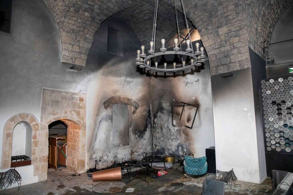 מלון "האפנדי" בעכו לאחר הצתתו. | מישל דוט קום