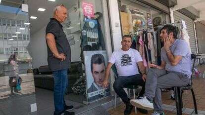 יקי הפשטיין בסיור באשדוד. ז'וז'ו ומאיר. | יוסי אלוני