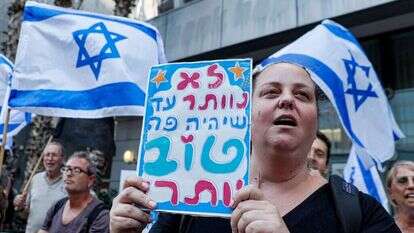 הפגנה למען הממשלה החדשה. | AFP