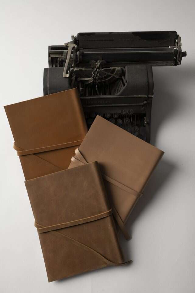 מחברת של אמילי יחזקאל. | יחצ