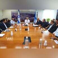 שר האוצר הנכנס אביגדור ליברמן עם בכירי המשרד. | דוברות משרד האוצר