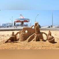 סדנת פיסול ארמונות בחול בנמל תל אביב. | כפיר סיוון