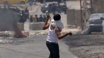 מהומות ברמלה בשומר החומות. | EPA