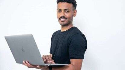 ישראל מנגיסטו. | יוסי אלוני