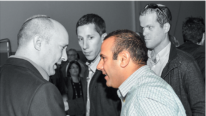 בנט עם יועצו שלום שלמה ב־2015. | יוסי זליגר