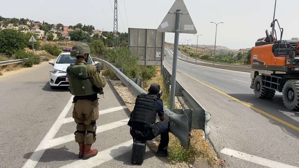 . חיל צה"ל ושוטר משטרת ישראל בפעילות משותפת