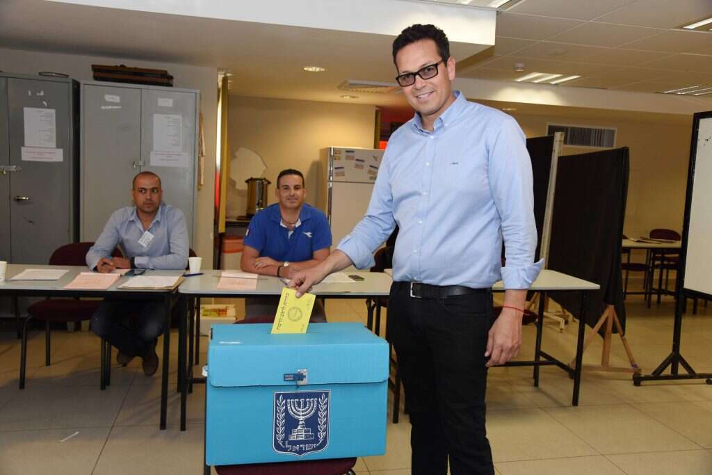 ניסן בן חמו. | דודו גרינשפן