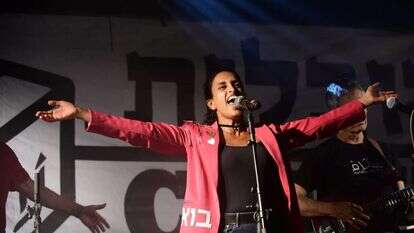 אחינועם ניני בכיכר רבין, ביום ראשון. | תומר נויברג, פלאש 90