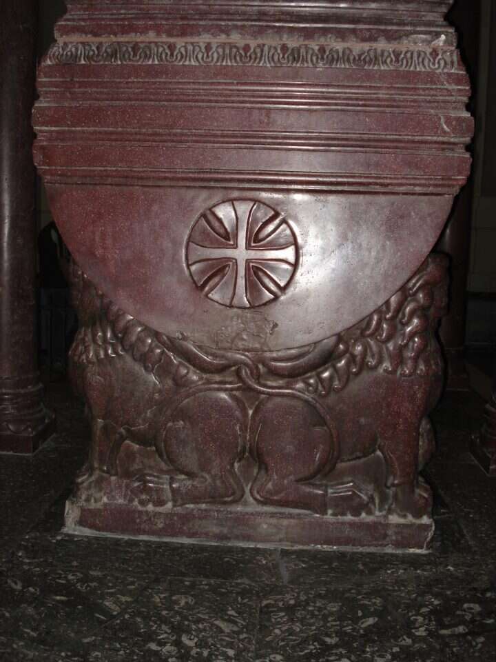 ארון הקבורה של פרידריך השני בקתדרלת פלרמו באיטליה. | G.dallorto ארון הקבורה של פרידריך השני בקתדרלת פלרמו באיטליה. | G.dallorto