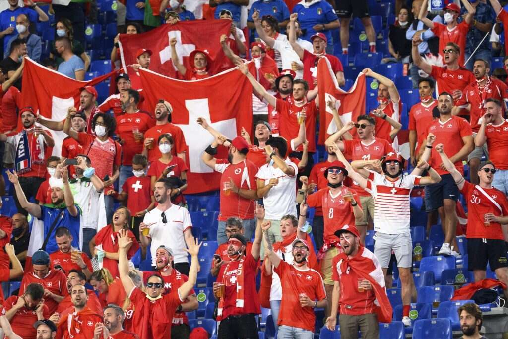 אוהדי שווייץ, ביום רביעי. | EPA