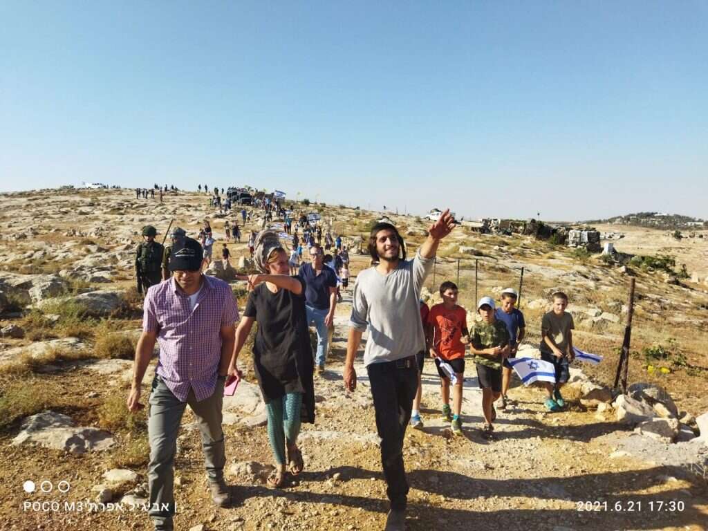 הצועדים באביגיל בהר חברון. | אביגיל אפרתי