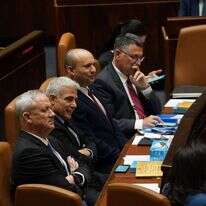 סער, בנט, לפיד וגנץ בהצבעה במליאה. | דוברות הכנסת - דני שם טוב