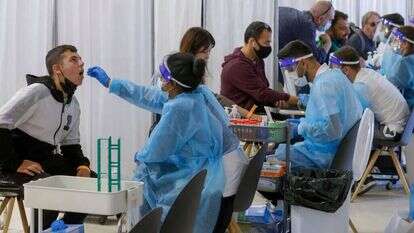 בדיקות קורונה בנתב"ג. | AFP