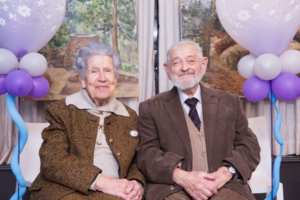 בחגיגות ה-90 בקרב המשפחה עם רעייתו חנה תבדל"א בחגיגות ה-90 בקרב המשפחה עם רעייתו חנה תבדל"א