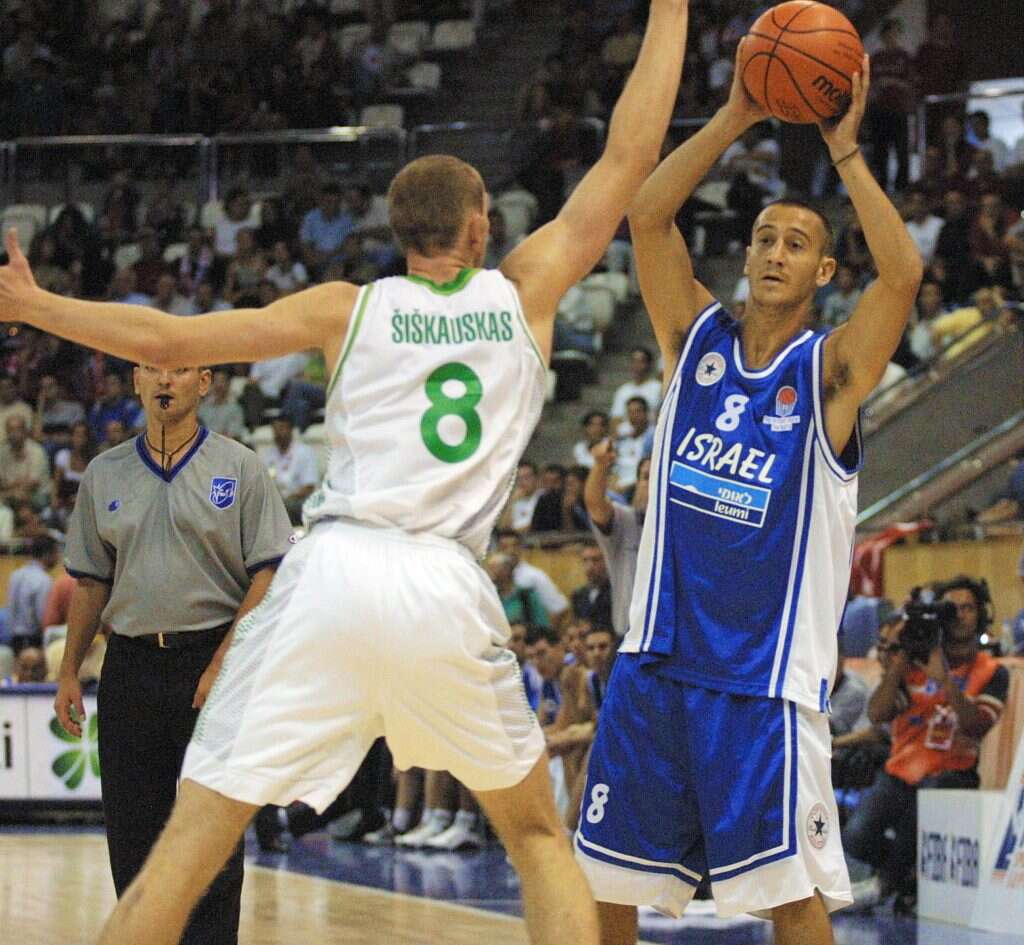 הכדורסל בחר אותי. ליובין בימיו כשחקן. | AFP