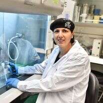 פרופ' שולמית לבנברג במעבדה. | רמי שלוש