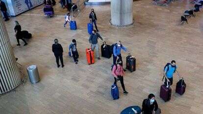 נוסעים נכנסים בנתב"ג. אילוסטרציה. | AFP