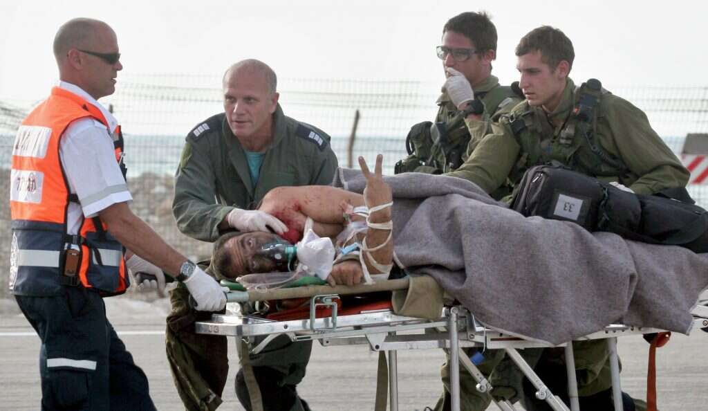 תומר בוהדנה מפונה לבית החולים. | AP