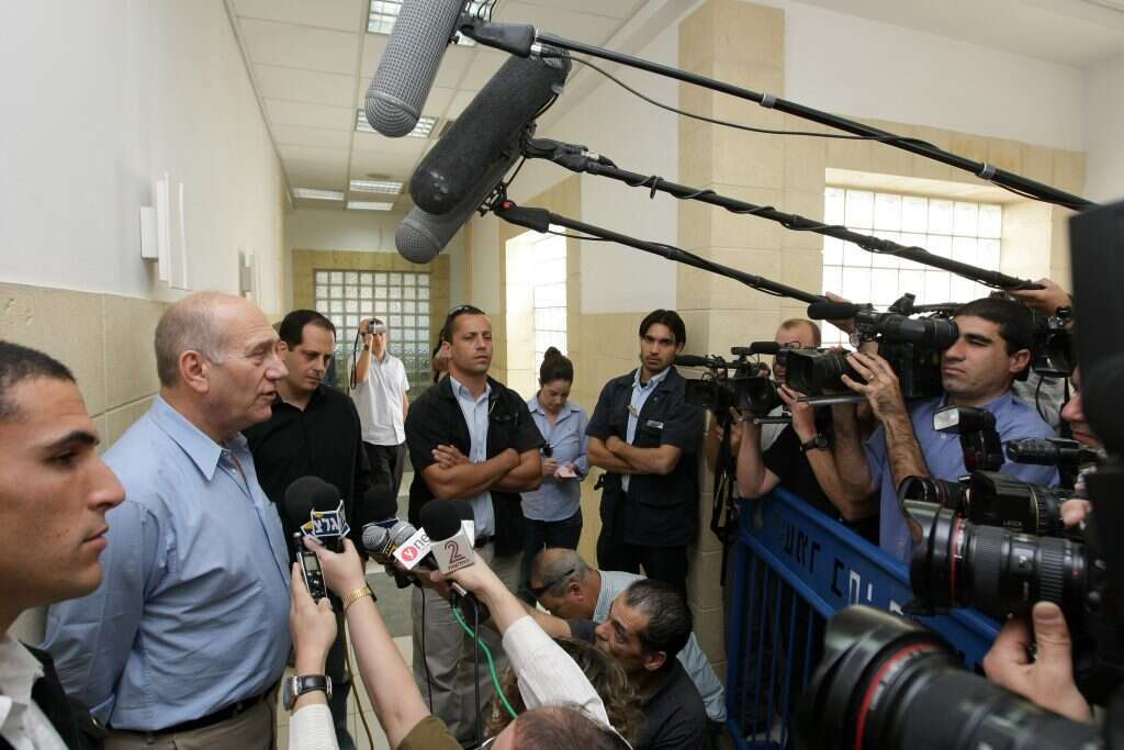 "החלק המעניין הוא הנרטיב, האמת הרכה". אולמרט בפתיחת שלב העדויות במשפטו, 2010. | קובי גדעון - פלאש 90