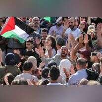 מחאה על מותו של ניזאר בנאת ברמאללה. | AFP