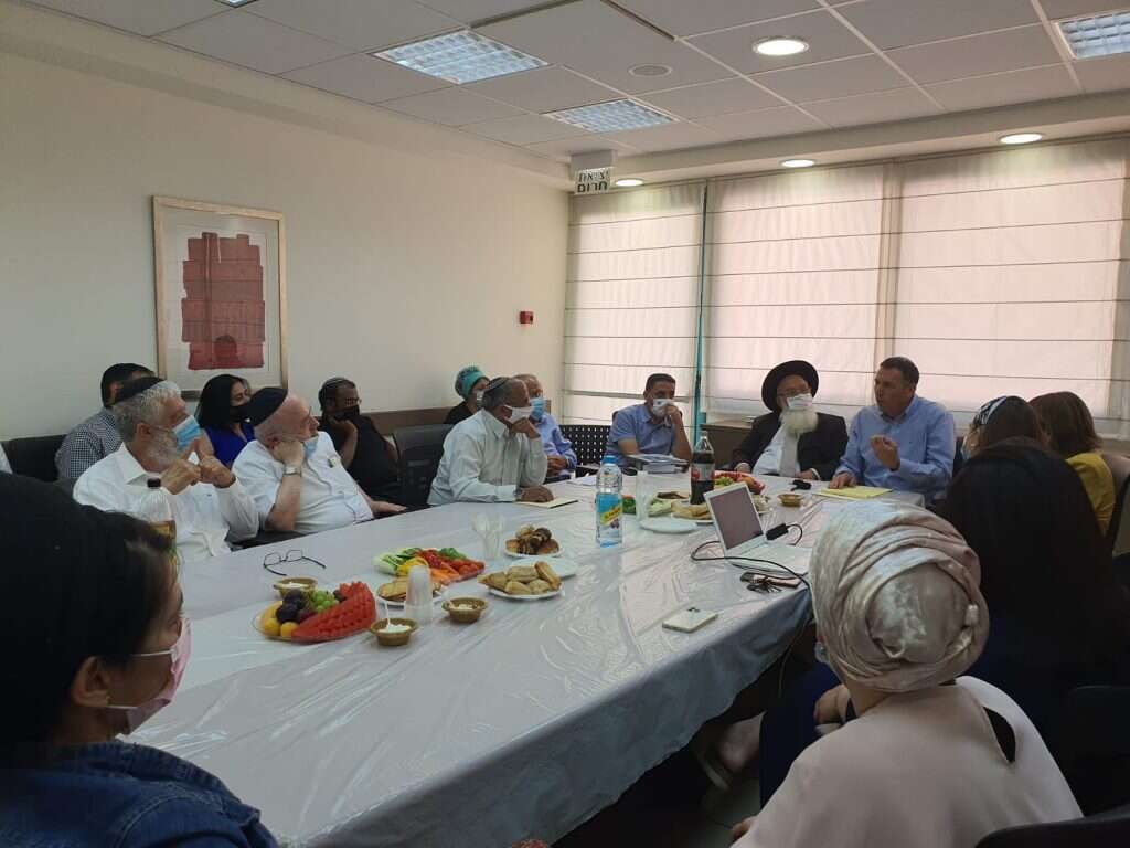 השר מתן כהנא בסיור בהנהלת בתי הדין הרבניים השר מתן כהנא בסיור בהנהלת בתי הדין הרבניים