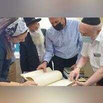 השר מתן כהנא בסיור בהנהלת בתי הדין הרבניים