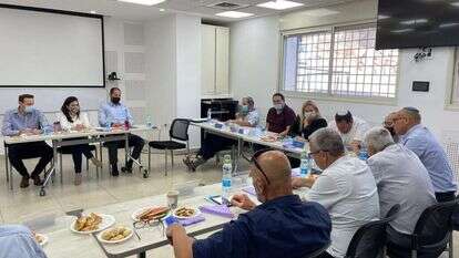 שרת הפנים אילת שקד עם ראשי מועצות ביו"ש. | מועצת יש"ע