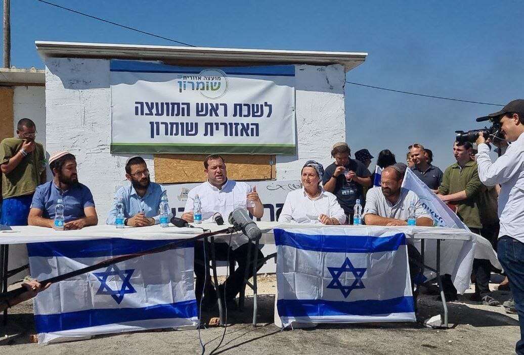 מסיבת העיתונאים באביתר בשומרון. | דוברות הישוב אביתר