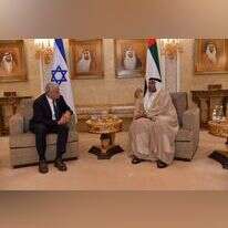 שר החוץ יאיר לפיד יחד עם השר לעניינים כלכליים במשרד החוץ האמירתי אחמד אל סייג באיחוד האמירויות. | שלומי אמסלם, לע״מ