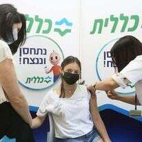 מיכל בנט מתחסנת. | נמרוד גליקמן - דוברות כללית, מחוז שרון שומרון