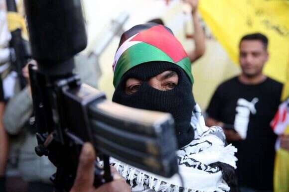 מפגן תמיכה ביו"ר הרשות הפלסטינית אבו מאזן, בשכם. | EPA מפגן תמיכה ביו"ר הרשות הפלסטינית אבו מאזן, בשכם. | EPA