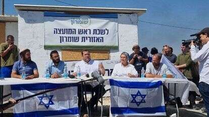 חברי אביתר עם ראש מועצת שומרון יוסי דגן. | רועי חדי