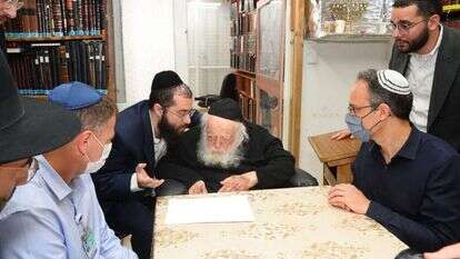 פרופ' בליצר והרב קנייבסקיץ | שוקי לרר