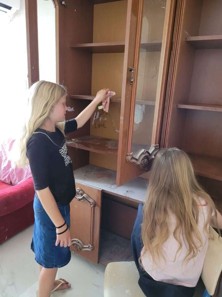 עוברים דירה. | עפרה לקס