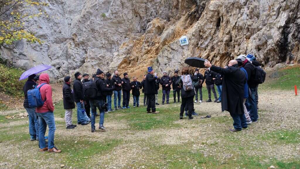 הוציאו את הגברים האלה מתוך התפקיד שלהם. מתוך הסרט. | :יפעת בן אריה