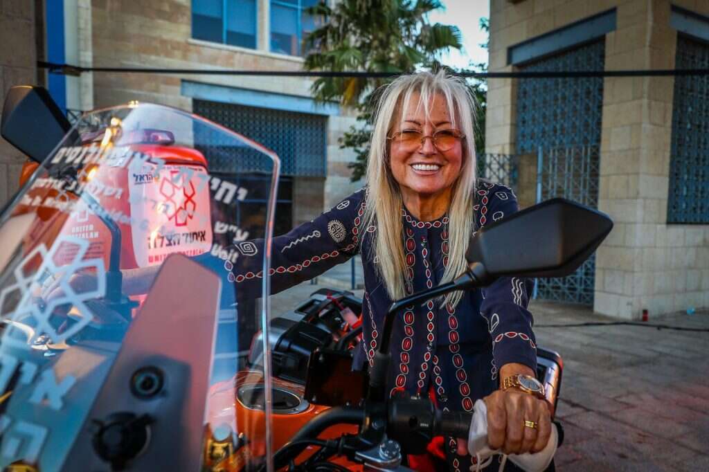 ד"ר אדלסון עם אחד האופנועים. | אורן בן חקון ד"ר אדלסון עם אחד האופנועים. | אורן בן חקון