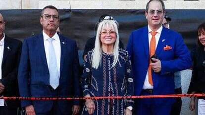 ד"ר אדלסון עם אלי ביר וראש עיריית ירושלים משה ליאון. | אורן בן חקון ד"ר אדלסון עם אלי ביר וראש עיריית ירושלים משה ליאון. | אורן בן חקון