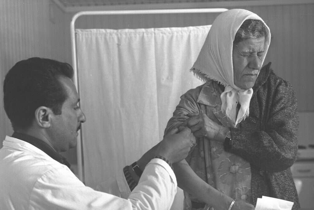 חיסון נגד אבעבועות שחורות, 1968. | משה מילנר, לע"מ