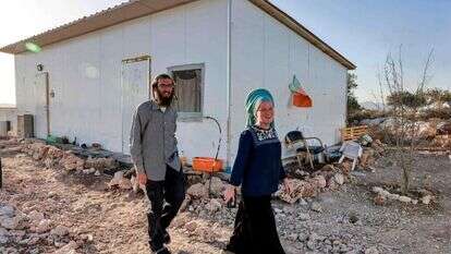 מתיישבים באביתר, אתמול. | AFP