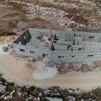 המבנה שפלש לאתר הארכיאולוגי בשומרון. | תנועת רגבים