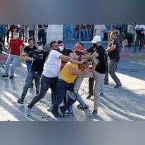 אנשי ביטחון פלסטינים בלבוש אזרחי תוקפים מפגין ברמאללה בסוף השבוע שעבר. | AFP