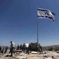 אביתר, בשעות שלפני פינוי התושבים. | EPA